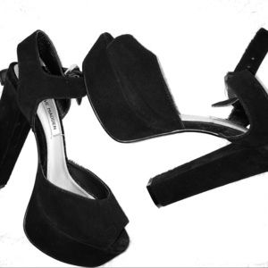 Black STEVE MADDEN heels🤍